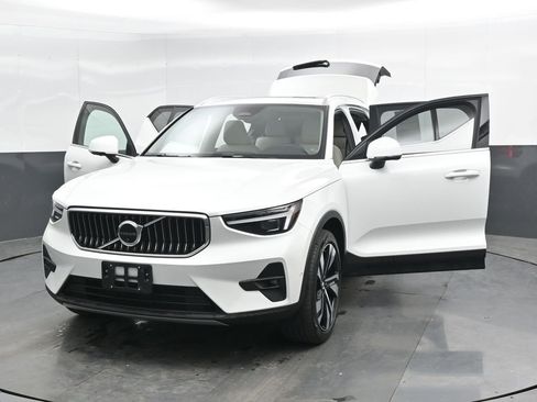 Used 2023 Volvo XC40 B5 Ultimate w/ Climate Package AWD/4WD image 48