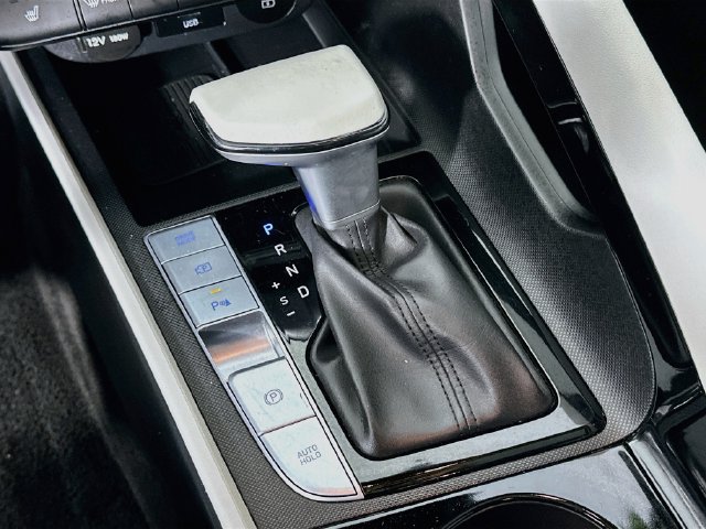 Used 2024 Hyundai Elantra Limited FWD image 16
