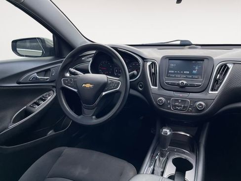 Used 2018 Chevrolet Malibu LT FWD image 10