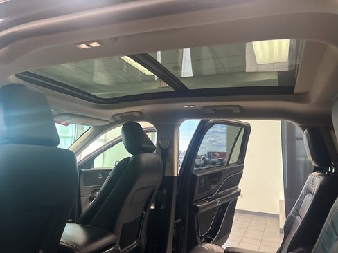 Used 2023 Lincoln Aviator Reserve image 32