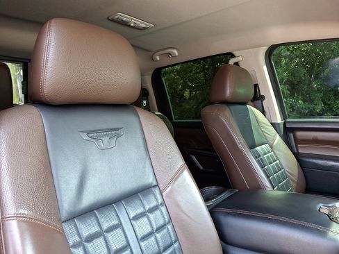 Used 2018 Nissan Titan Platinum Reserve AWD/4WD image 11
