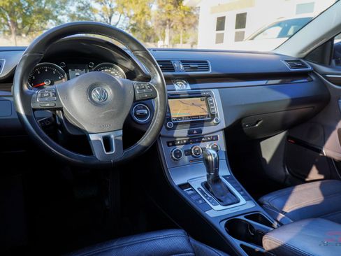 Used 2013 Volkswagen CC Executive image 15