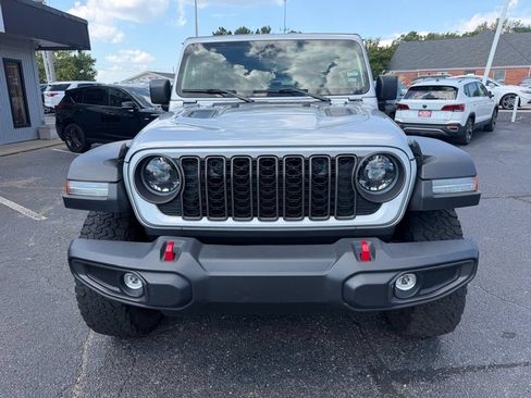 Used 2024 Jeep Wrangler Unlimited Rubicon AWD/4WD image 3