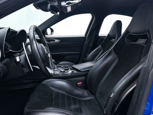 Used 2018 Alfa Romeo Giulia Quadrifoglio w/ Driver Assist Dynamic Package image 22