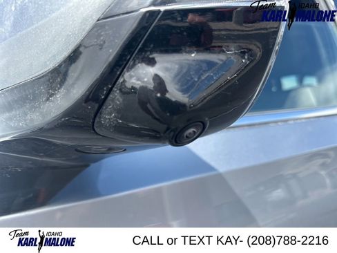Used 2025 GMC Yukon XL Denali AWD/4WD image 13
