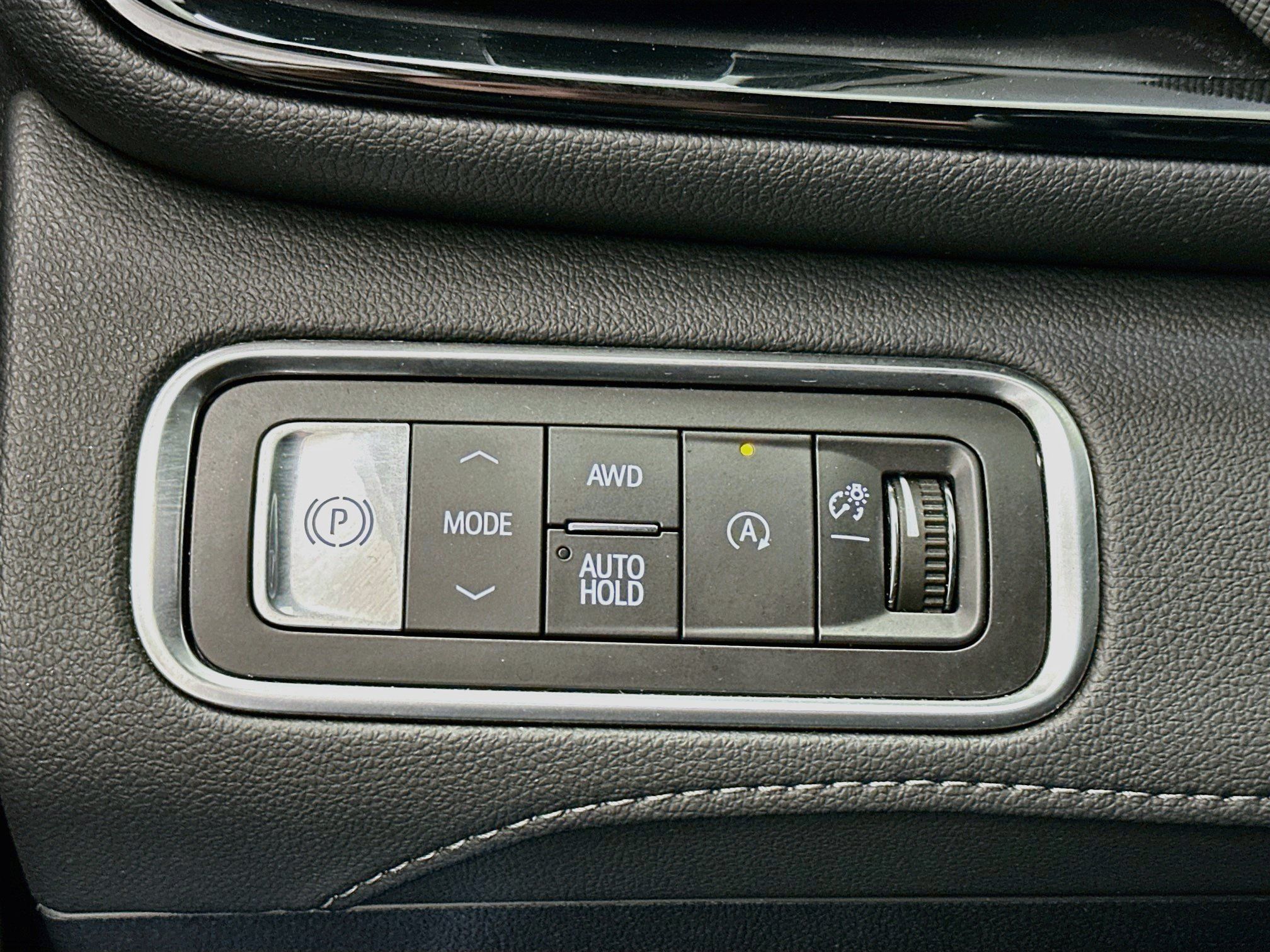 Used 2025 Buick Enclave Preferred AWD/4WD image 17
