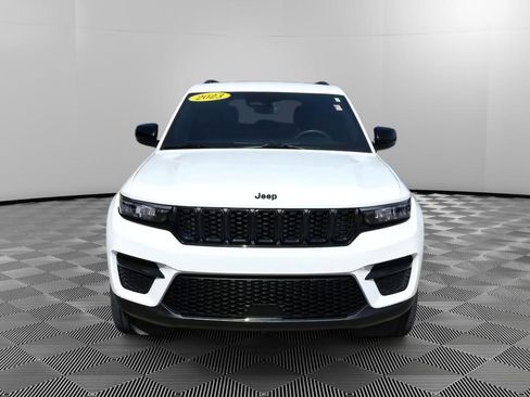 Used 2023 Jeep Grand Cherokee Altitude AWD/4WD image 10