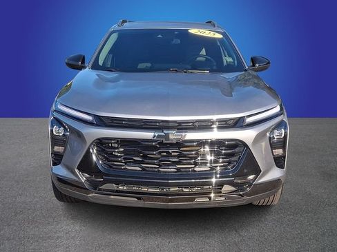 Used 2025 Chevrolet Trax ACTIV w/ Driver Confidence Package FWD image 2