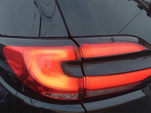 Used 2022 Chrysler Pacifica Touring-L image 44