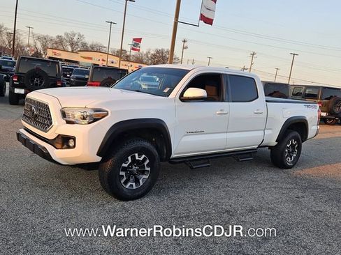 Used 2019 Toyota Tacoma TRD Off-Road image 3