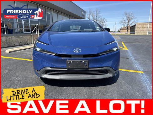 Used 2024 Toyota Prius LE FWD image 5