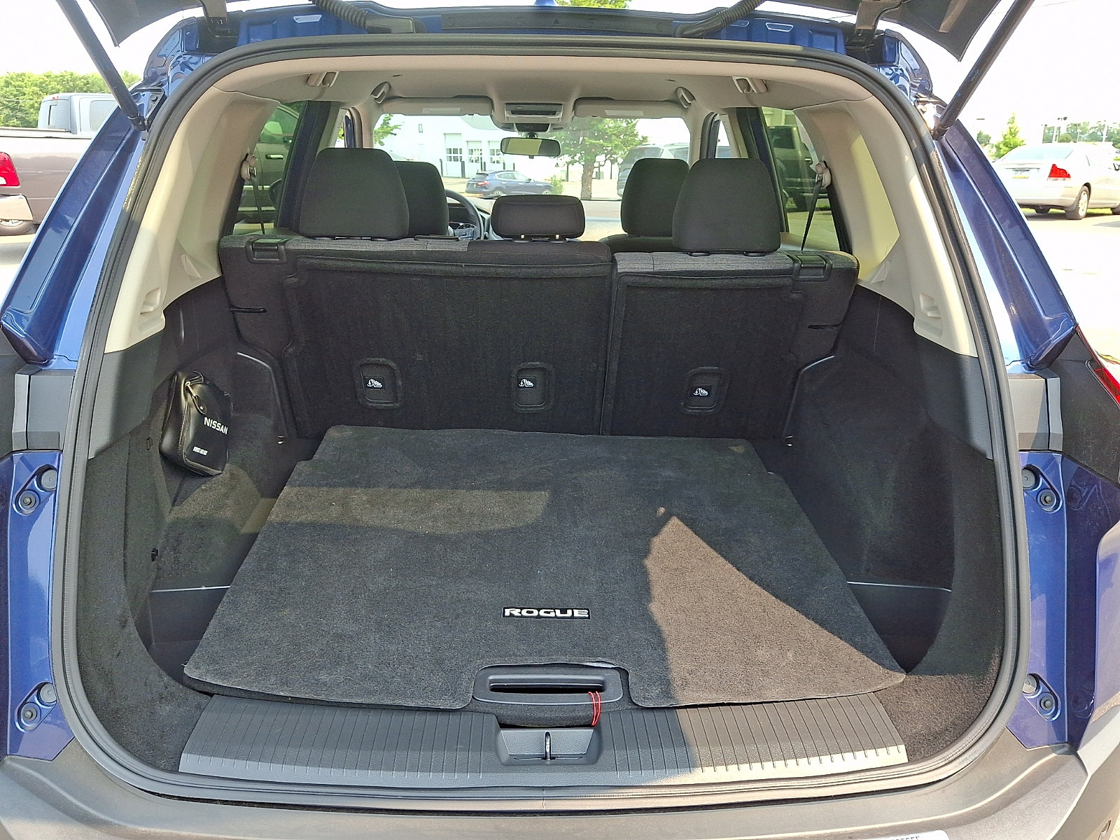 Used 2023 Nissan Rogue SV AWD/4WD image 30