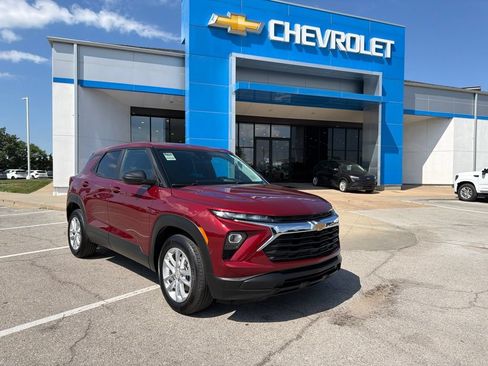 Used 2024 Chevrolet TrailBlazer LS w/ LS Convenience Package FWD image 1