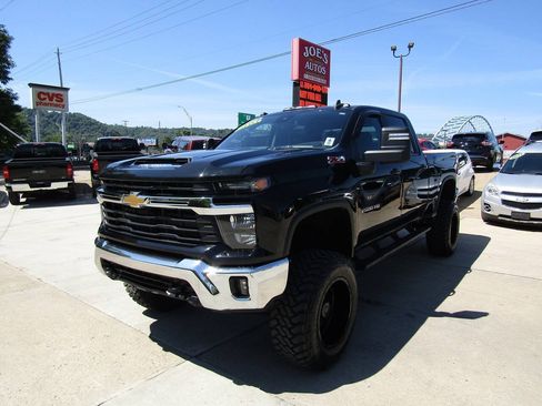 Used 2024 Chevrolet Silverado 2500 LT w/ Convenience Package AWD/4WD image 1