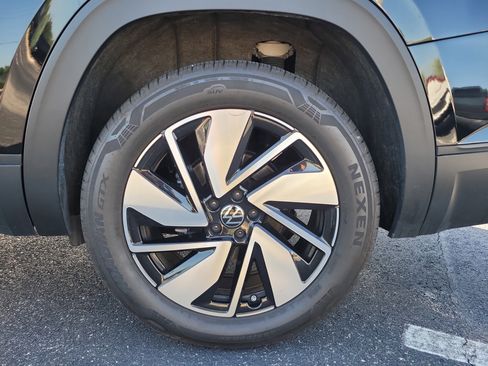 Used 2024 Volkswagen Atlas SE FWD image 8