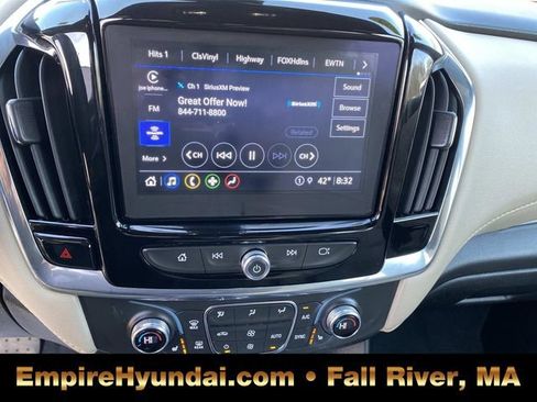 Used 2023 Chevrolet Traverse LT image 6