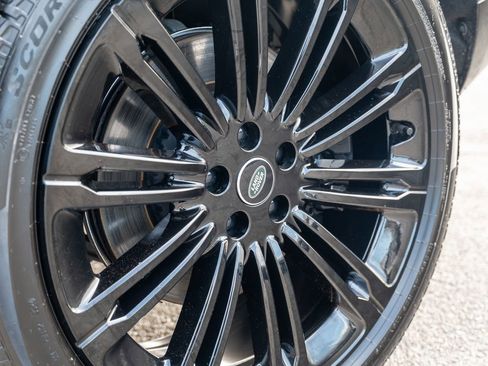 Used 2025 Land Rover Range Rover Autobiography image 9