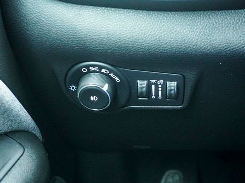 Used 2023 Jeep Compass Latitude image 23