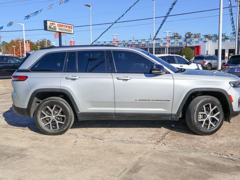 Used 2023 Jeep Grand Cherokee Limited w/ Luxury Tech Group II image 21