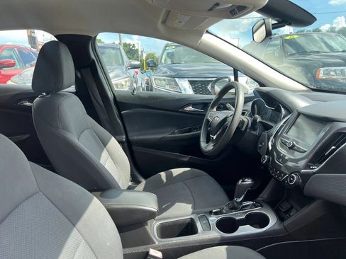 Used 2018 Chevrolet Cruze LT w/ Convenience Package FWD image 16
