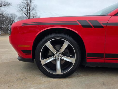 Used 2019 Dodge Challenger SXT image 27