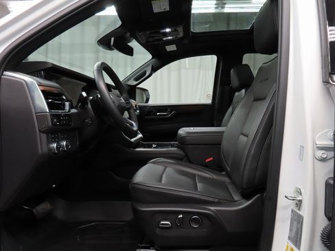 Used 2025 GMC Yukon Denali image 9