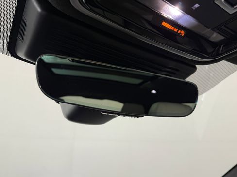 Used 2022 Land Rover Range Rover Velar R-Dynamic S image 17