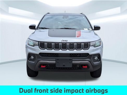 Used 2024 Jeep Compass Trailhawk AWD/4WD image 11