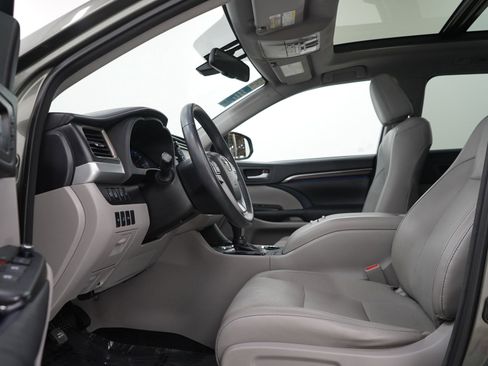 Used 2016 Toyota Highlander Limited Platinum AWD/4WD image 25
