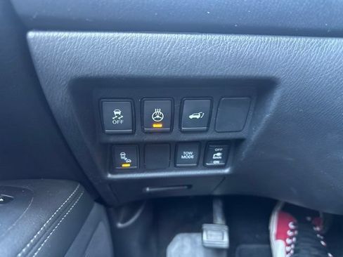 Used 2018 Nissan Pathfinder SL w/ SL Premium Package AWD/4WD image 14