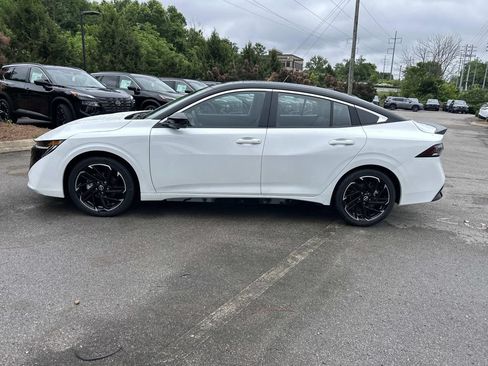 New 2026 Nissan Sentra SR w/ SR Premium Package FWD image 4
