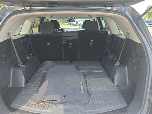 Used 2018 Kia Sorento AWD image 12
