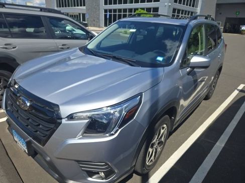 Used 2023 Subaru Forester Premium AWD/4WD image 12