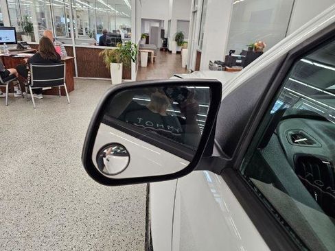 Used 2022 Chevrolet Colorado W/T w/ WT Convenience Package AWD/4WD image 28