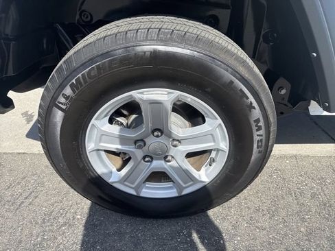 Used 2022 Jeep Wrangler Unlimited Sport AWD/4WD image 32