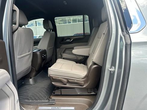 Used 2025 GMC Yukon XL Elevation AWD/4WD image 17