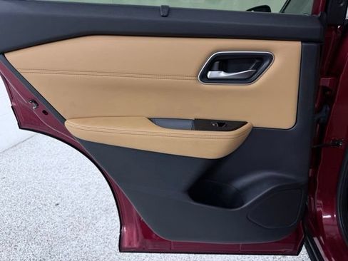 Used 2023 Nissan Rogue Platinum FWD image 23