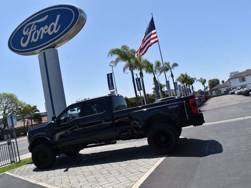 Used 2025 Ford F450 Lariat w/ FX4 Off-Road Package image 32