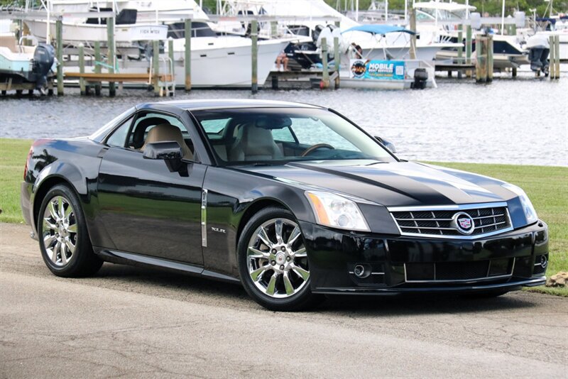 Used 2009 Cadillac XLR RWD image 4