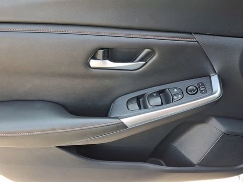Used 2024 Nissan Sentra SR FWD image 12
