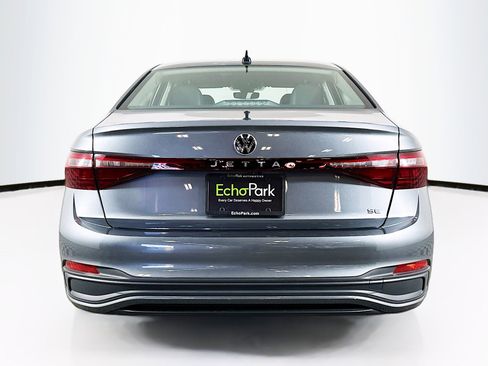 Used 2025 Volkswagen Jetta SE image 7