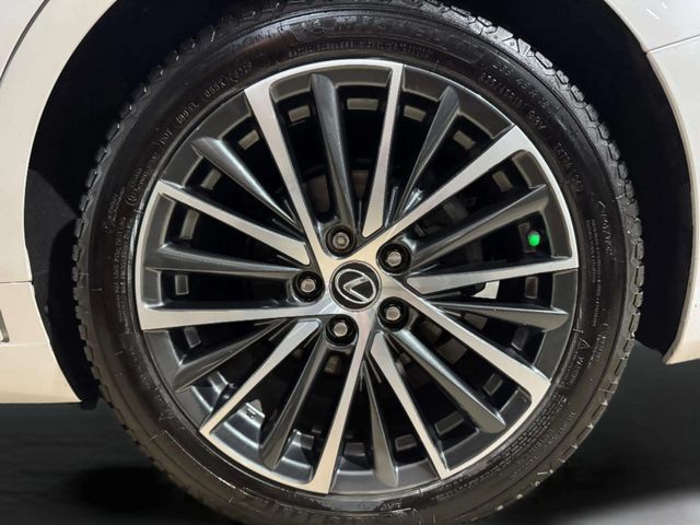 Used 2023 Lexus ES 300h w/ Accessory Package (Z1) FWD image 30