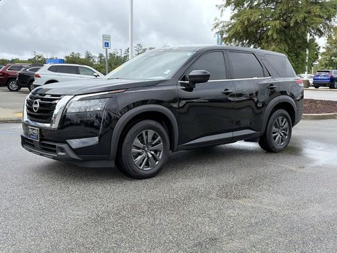 Used 2024 Nissan Pathfinder S AWD/4WD image 3