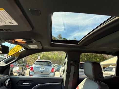 Used 2025 Chevrolet Colorado Z71 w/ Technology Package image 13