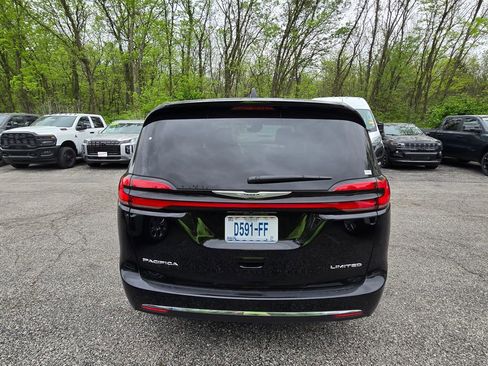 Used 2026 Chrysler Pacifica Limited FWD image 6