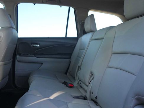 Used 2018 Honda Pilot Touring image 14