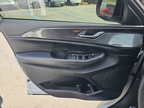 Used 2023 Jeep Grand Cherokee L Laredo image 31