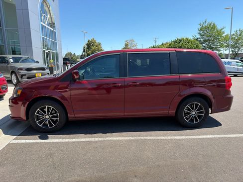 Used 2018 Dodge Grand Caravan SE FWD image 11