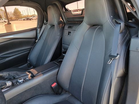 Used 2022 MAZDA MX-5 Miata Grand Touring w/ Weather Package image 8