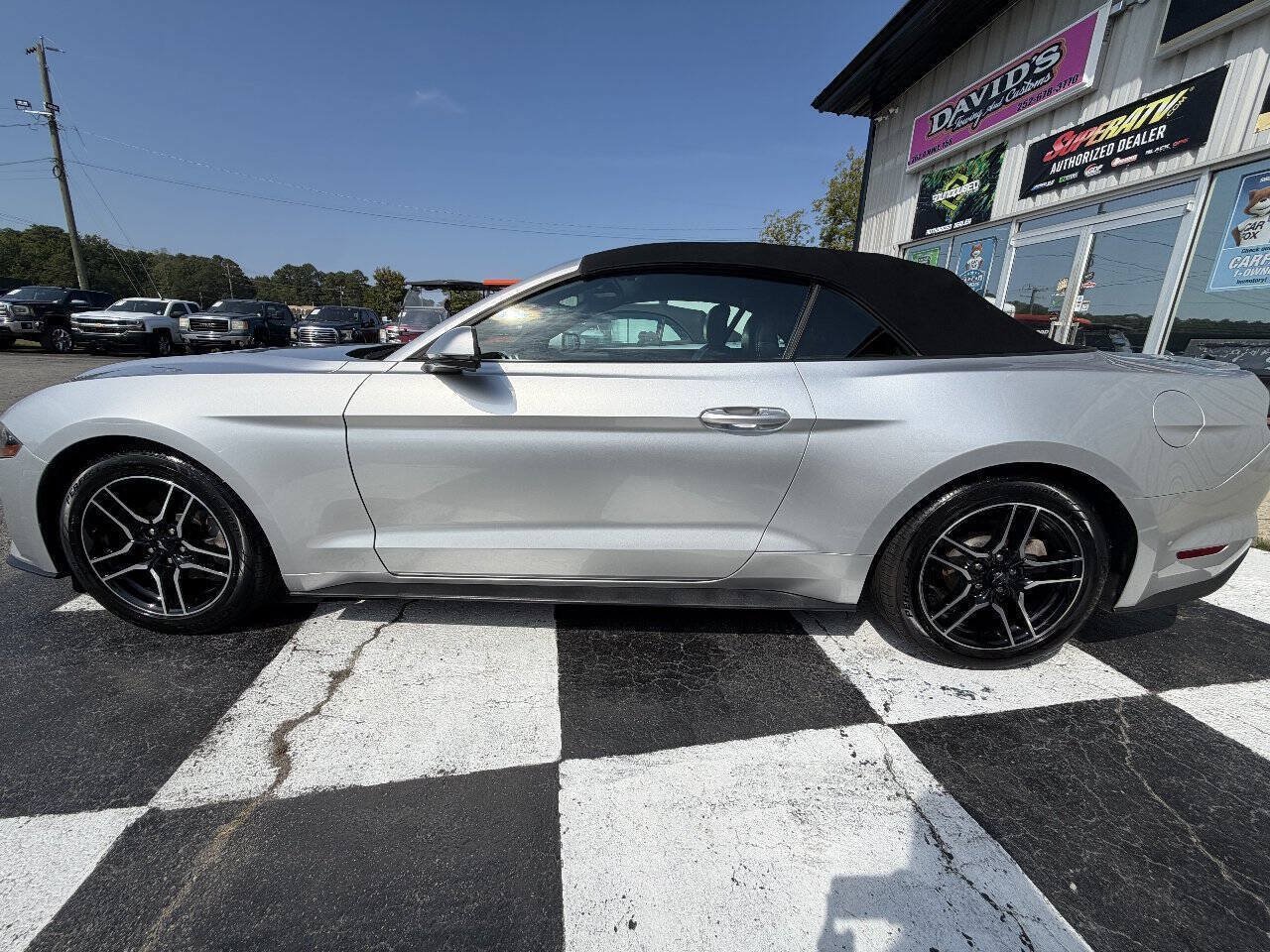 Used 2019 Ford Mustang Premium RWD image 9